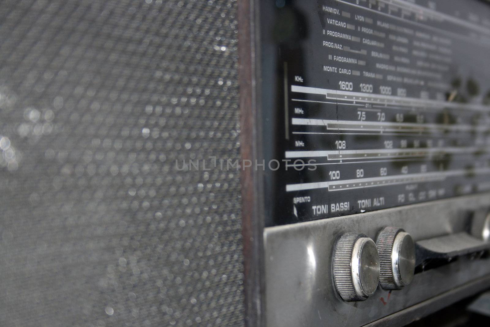 Old Radio by keki