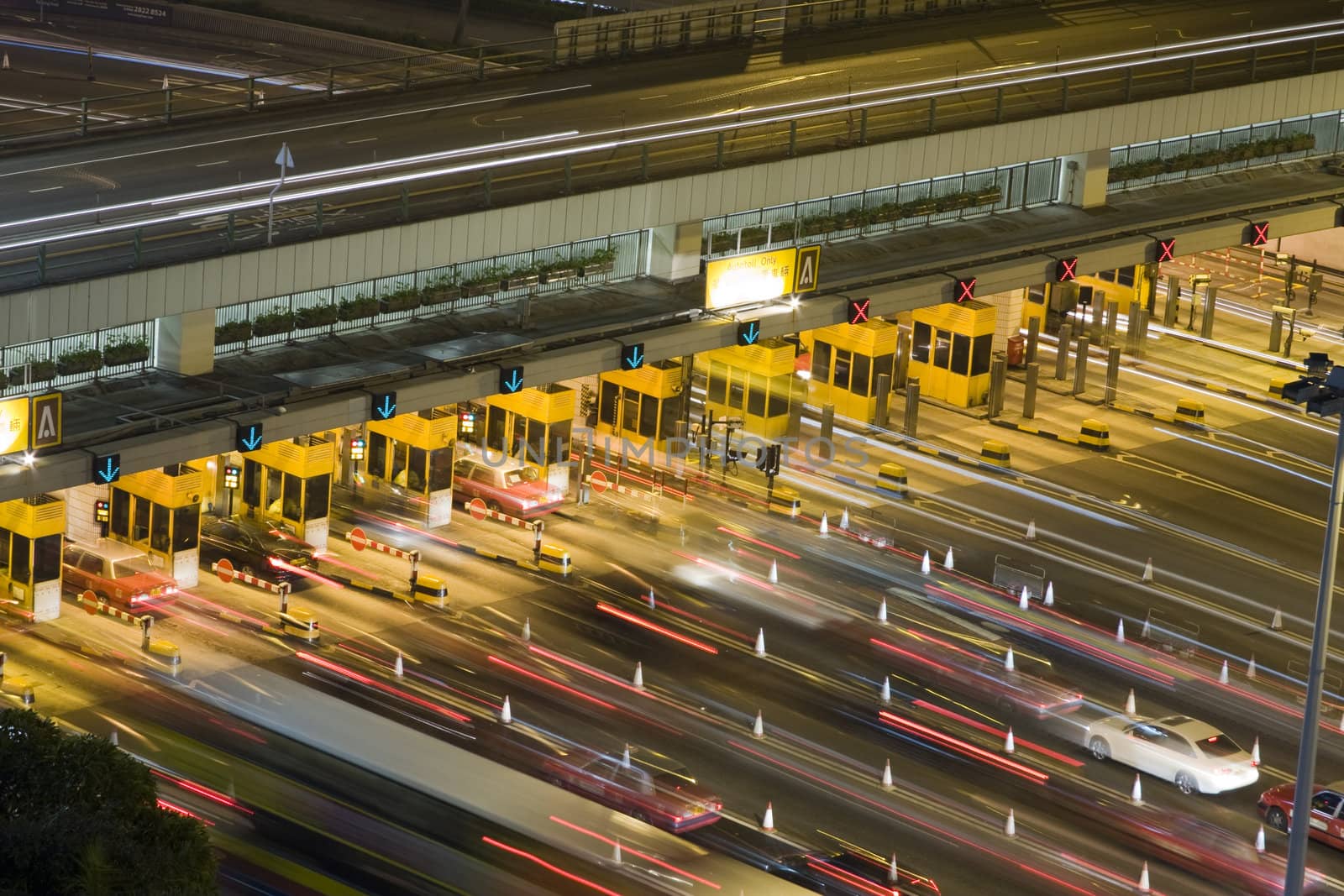 Busy traffic in Hong Kong Hung Hom Tunnel at night