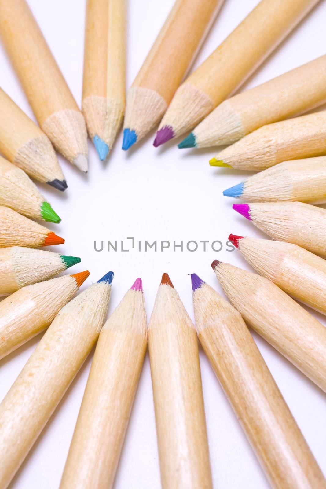 Colored pencils forming a color circle. White background.