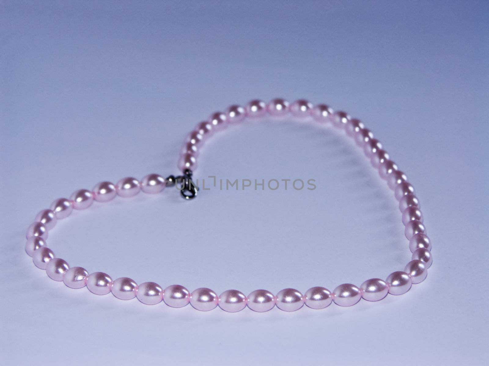The image of the pearl beads combined in the form of heart
