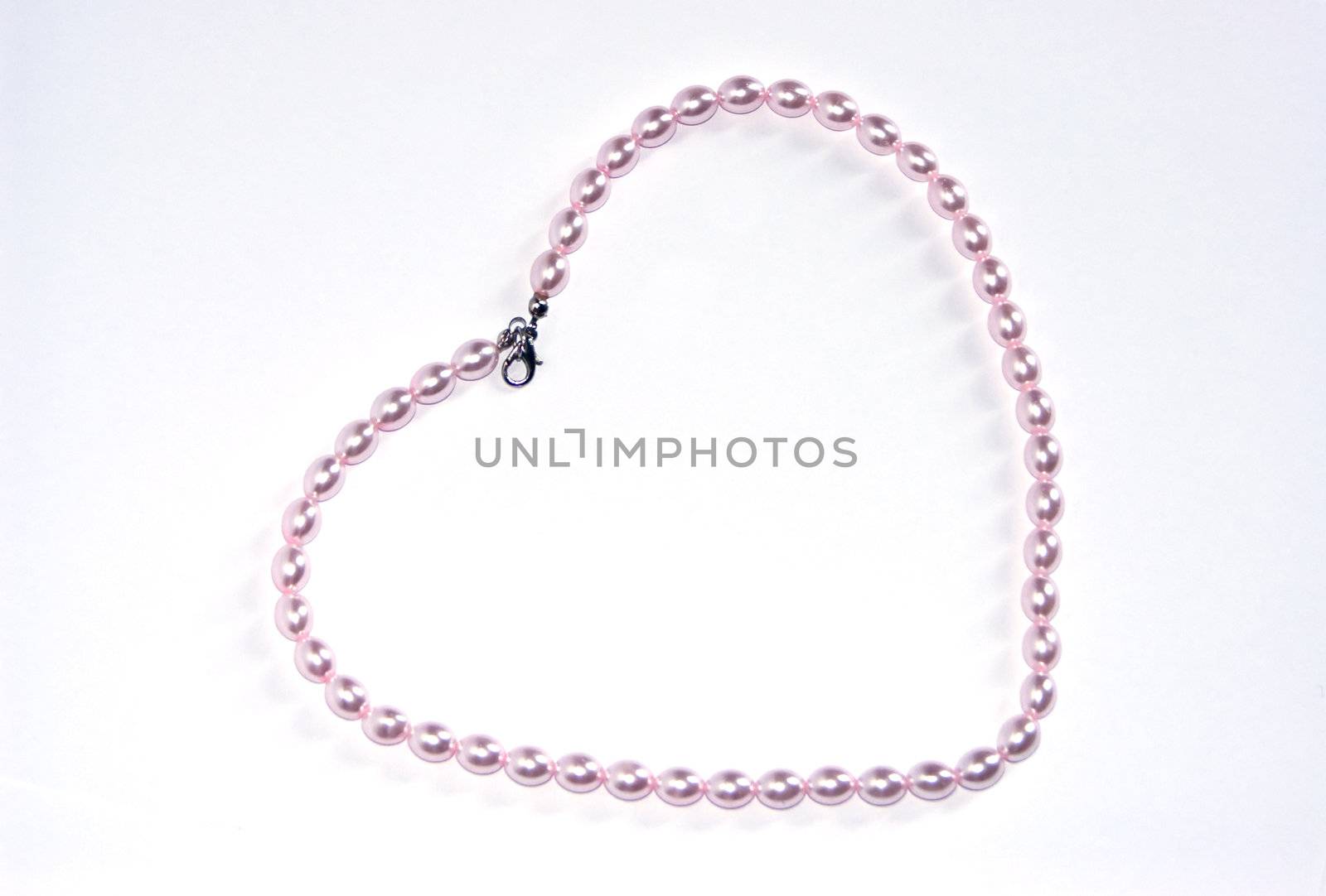 The image of the pearl beads combined in the form of heart