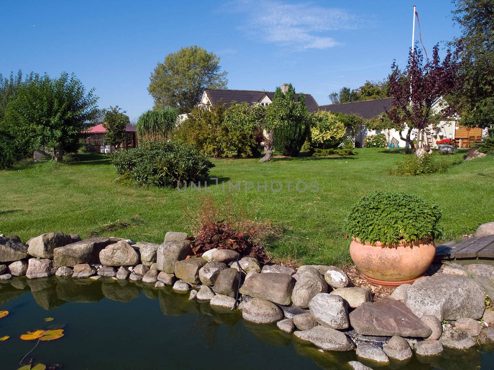 Beautiful garden with pond by Ronyzmbow