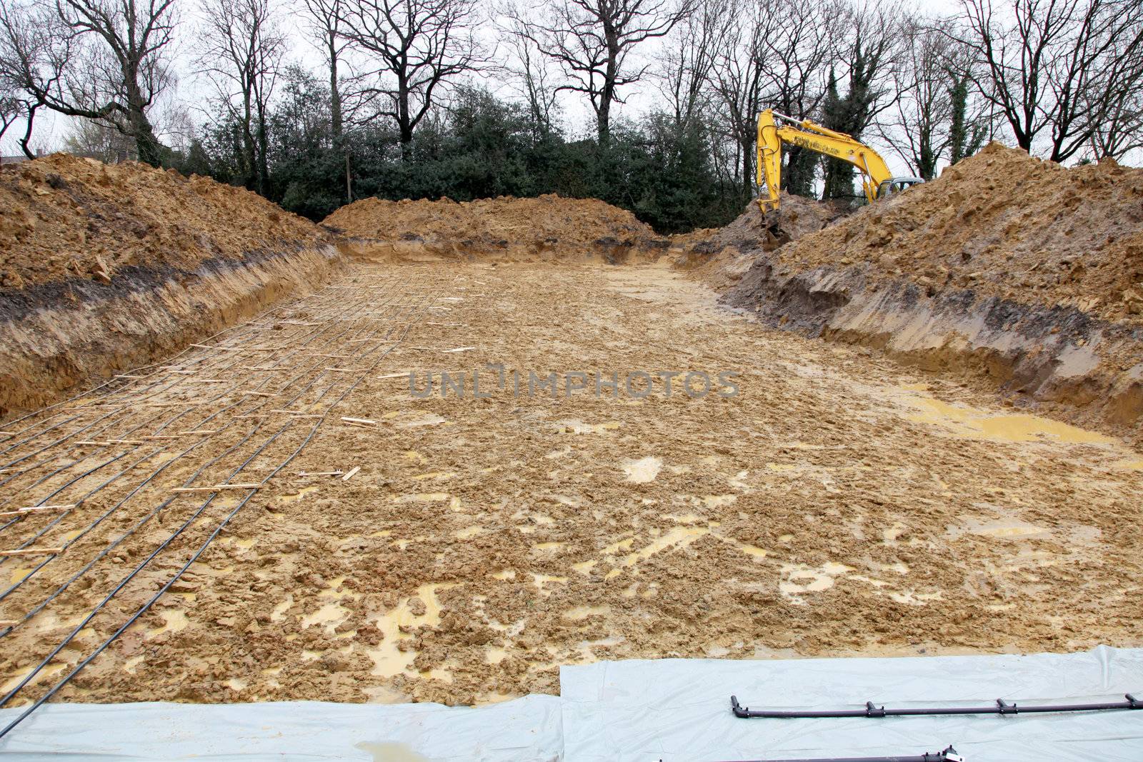 A geothermal heating system is built. The heating pipes are laid into the ground.