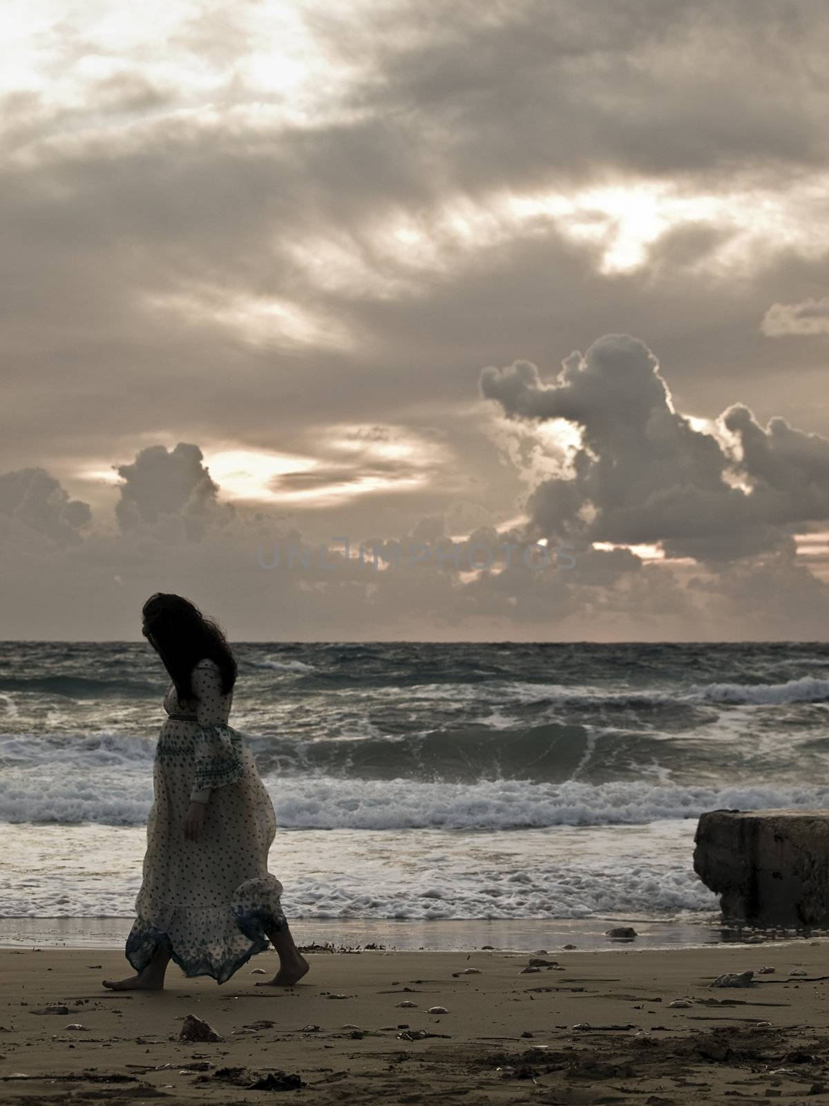 Lone woman walking along a beach in winter
Model: Elaine Saliba