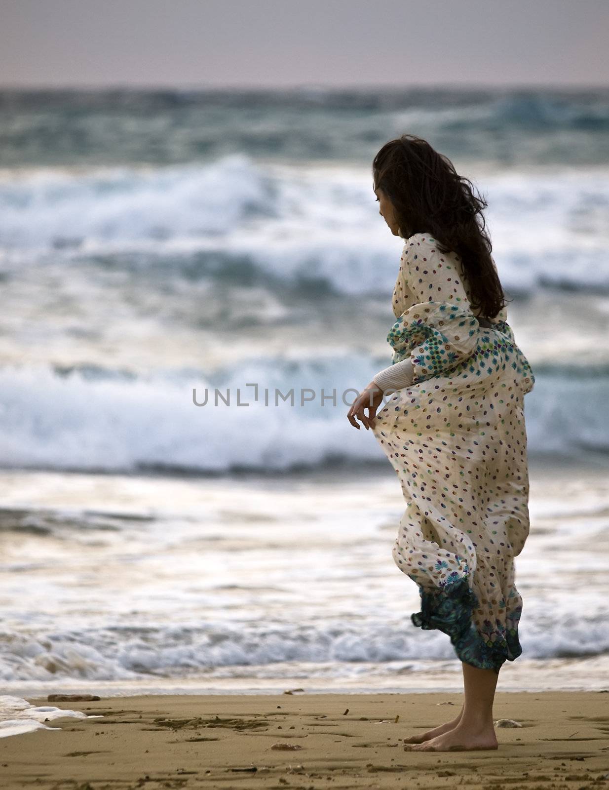 Lone woman walking along a beach in winter
Model: Elaine Saliba