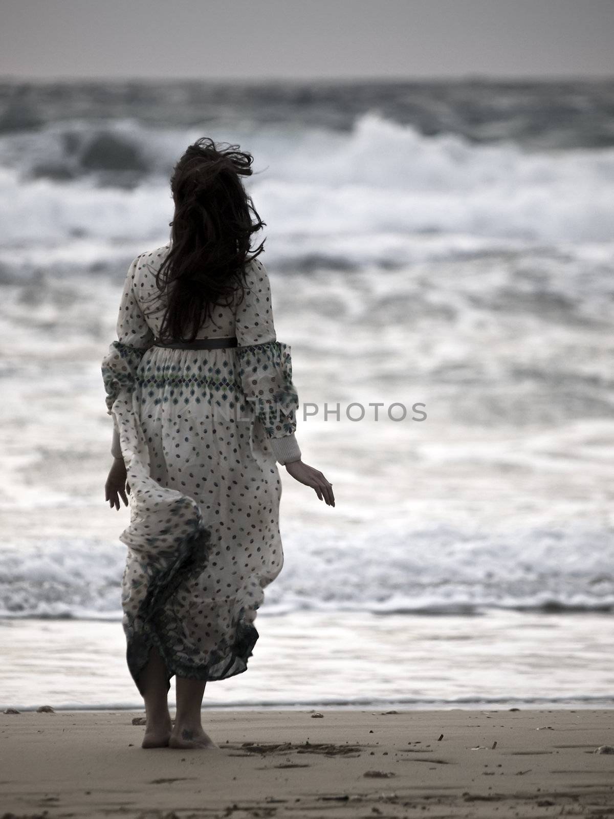 Lone woman walking along a beach in winter
Model: Elaine Saliba