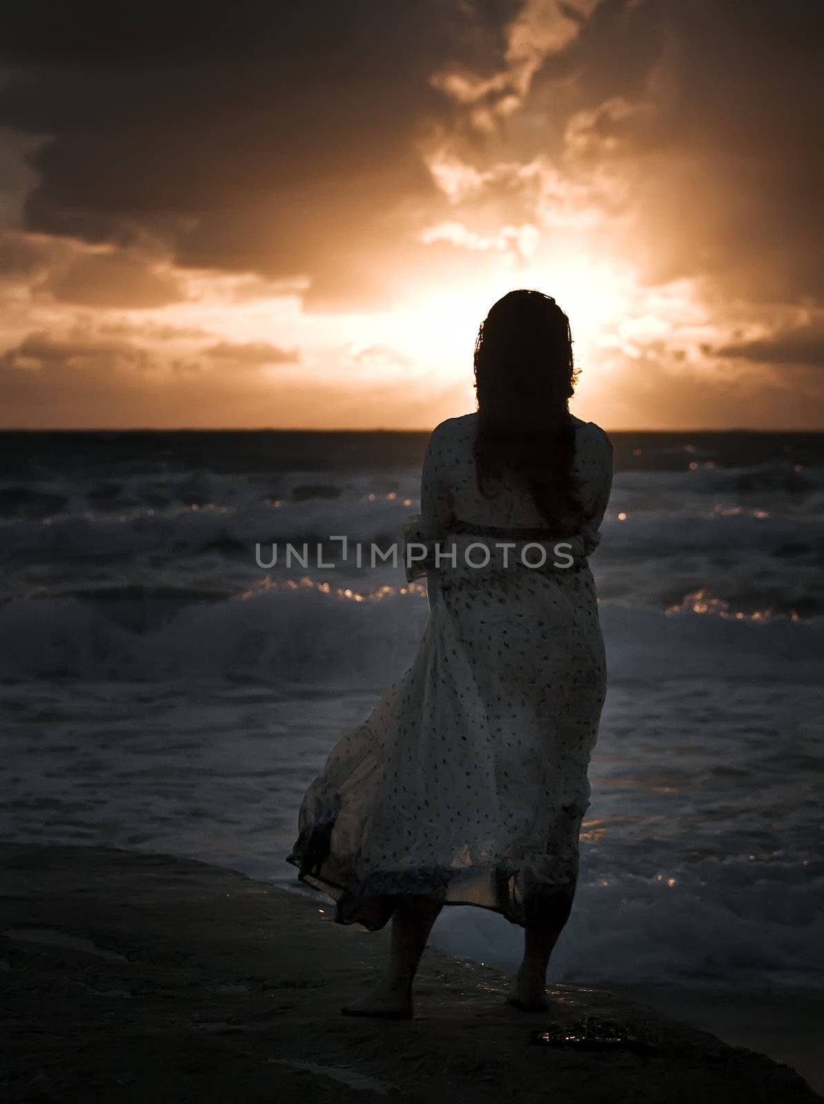 Lone woman walking along a beach in winter
Model: Elaine Saliba