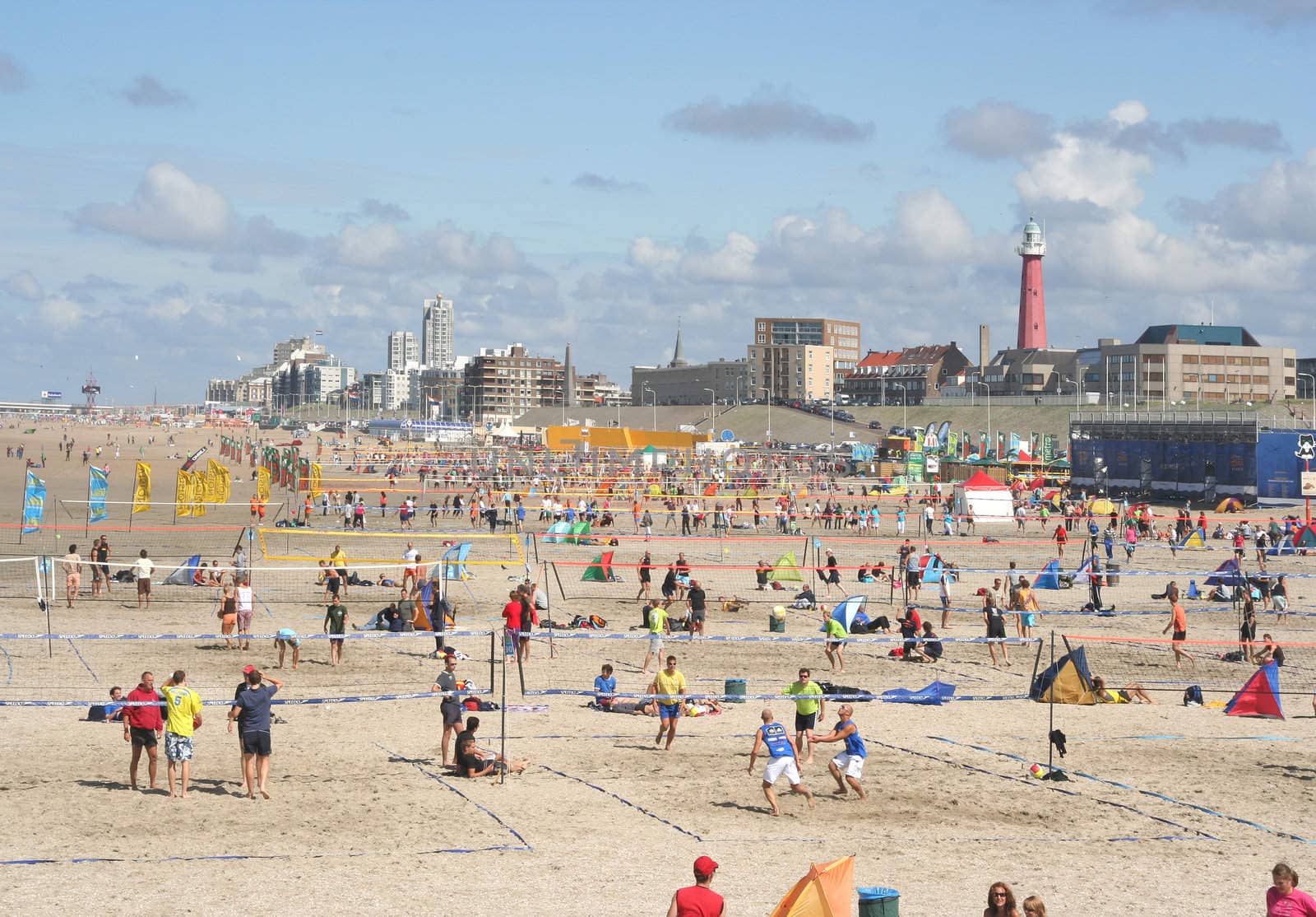 SCHEVENINGEN, HOLLAND - AUGUST 30, 2008: Players at the Dutch championship beach volleybal in Scheveningen on August 30, 2008