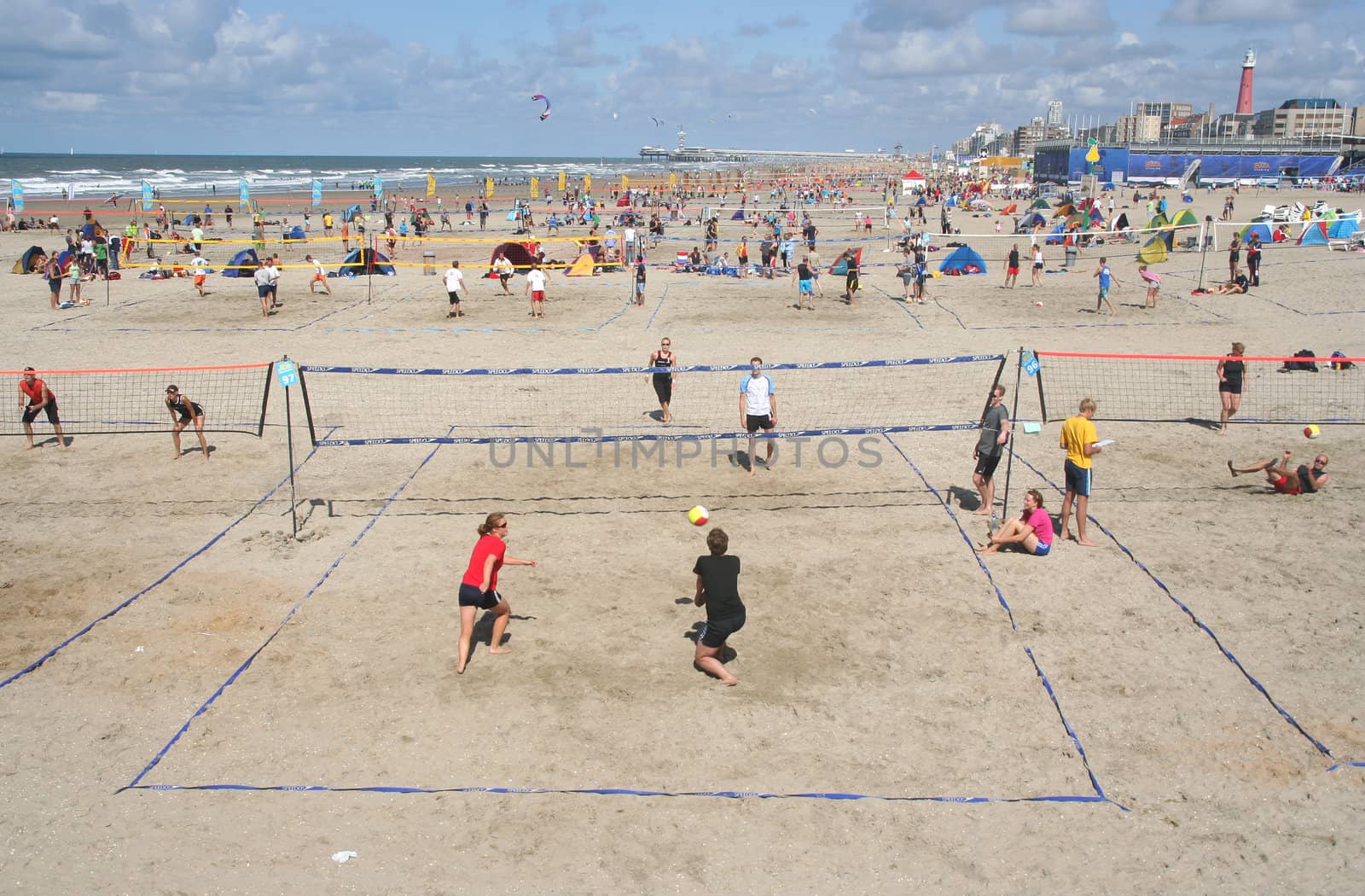 SCHEVENINGEN, HOLLAND - AUGUST 30, 2008: Players at the Dutch championship beach volleybal in Scheveningen on August 30, 2008