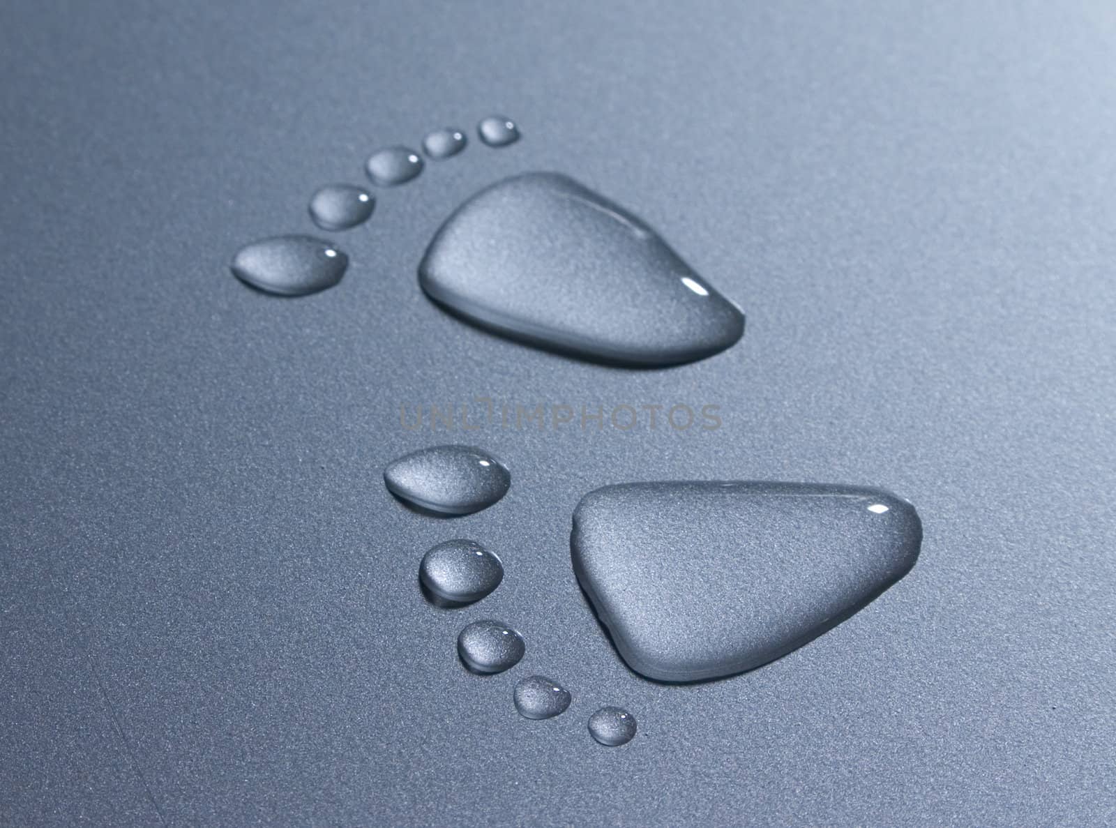 Drops of water that look like footprints