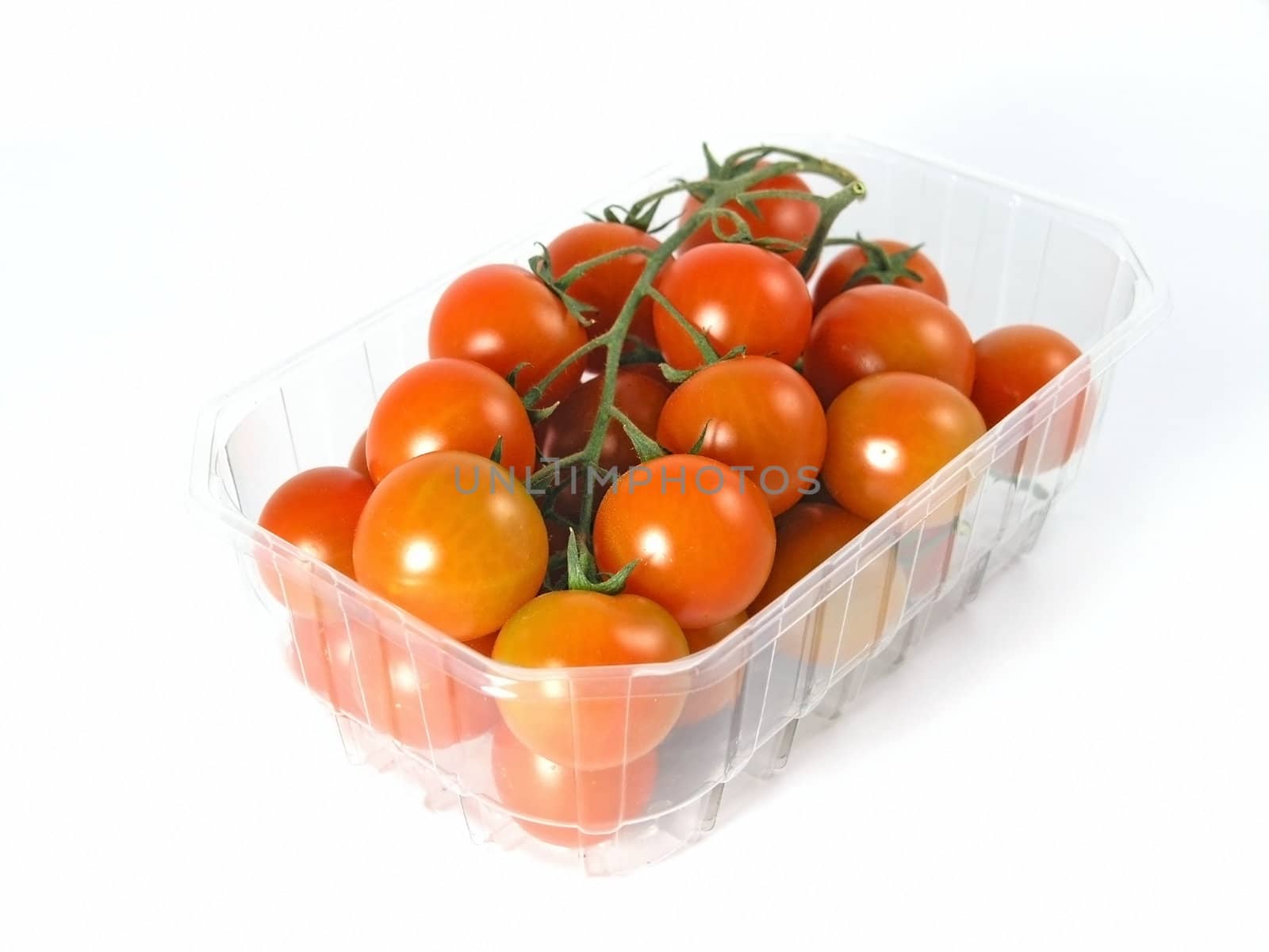 tomatoes by iwka