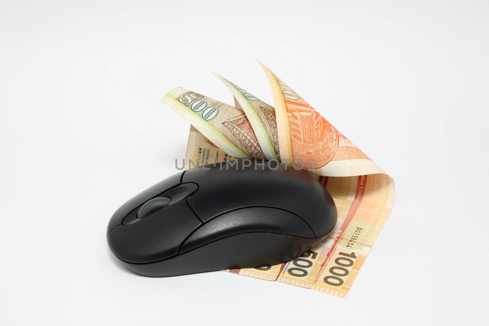 Using money online by mouse