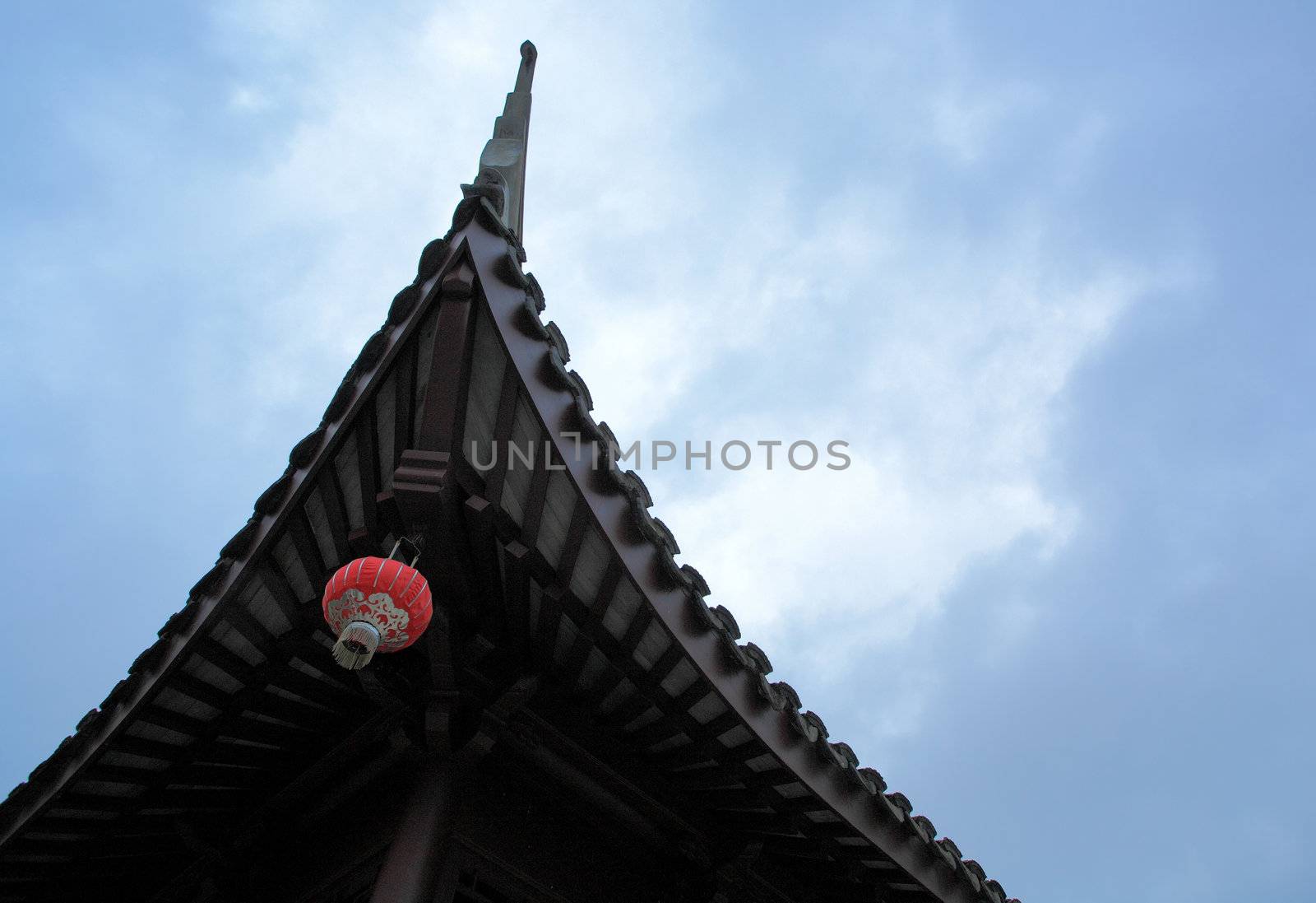 chinese roof with a lantern by leungchopan