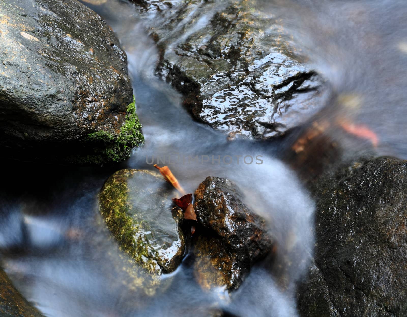 Water movement on the stone by leungchopan