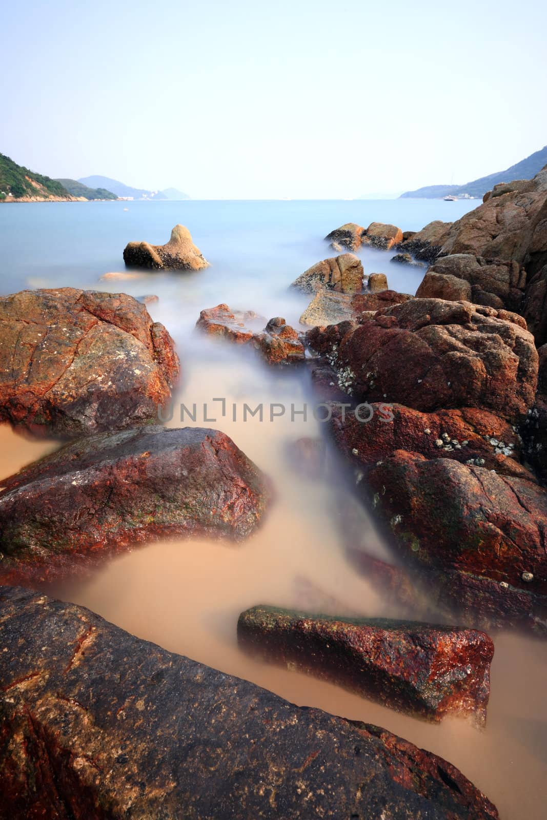 coast with rock by leungchopan