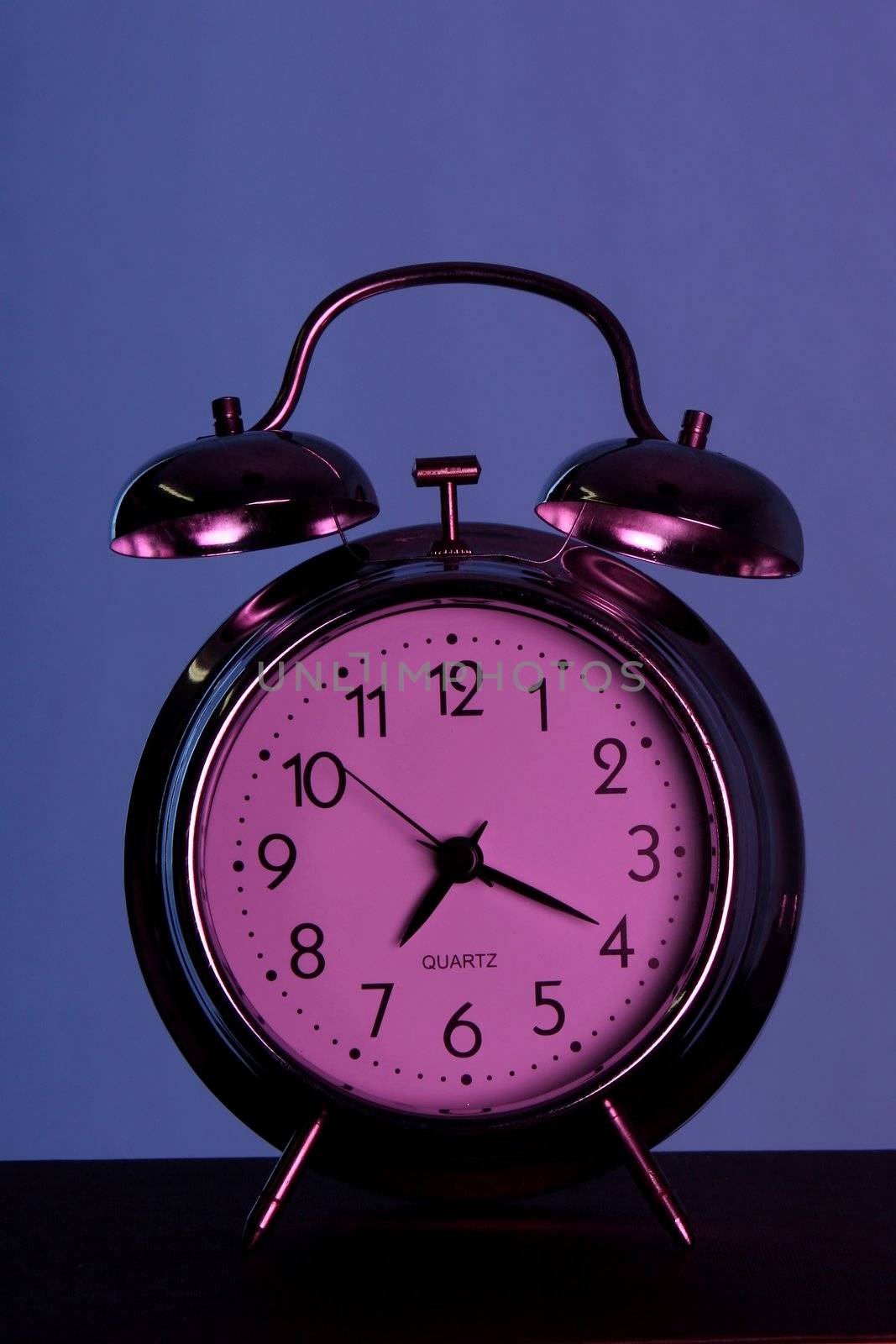 Old style alarm clock with night effect