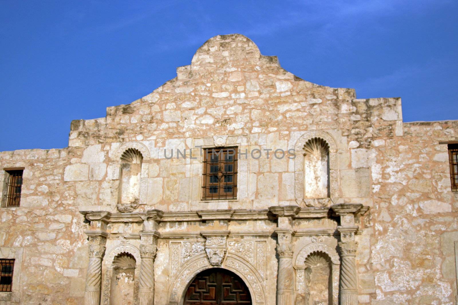 The Alamo located in San Antonio, Texas was the location of the great last stand by some of the biggest Texas Heroes.