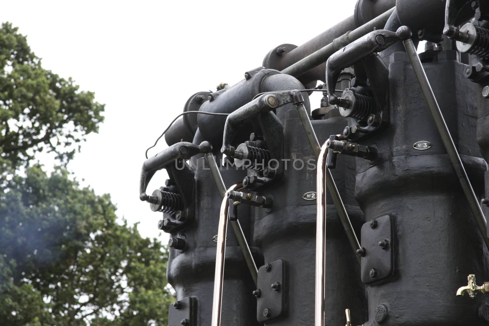 Steam driven static traction engine