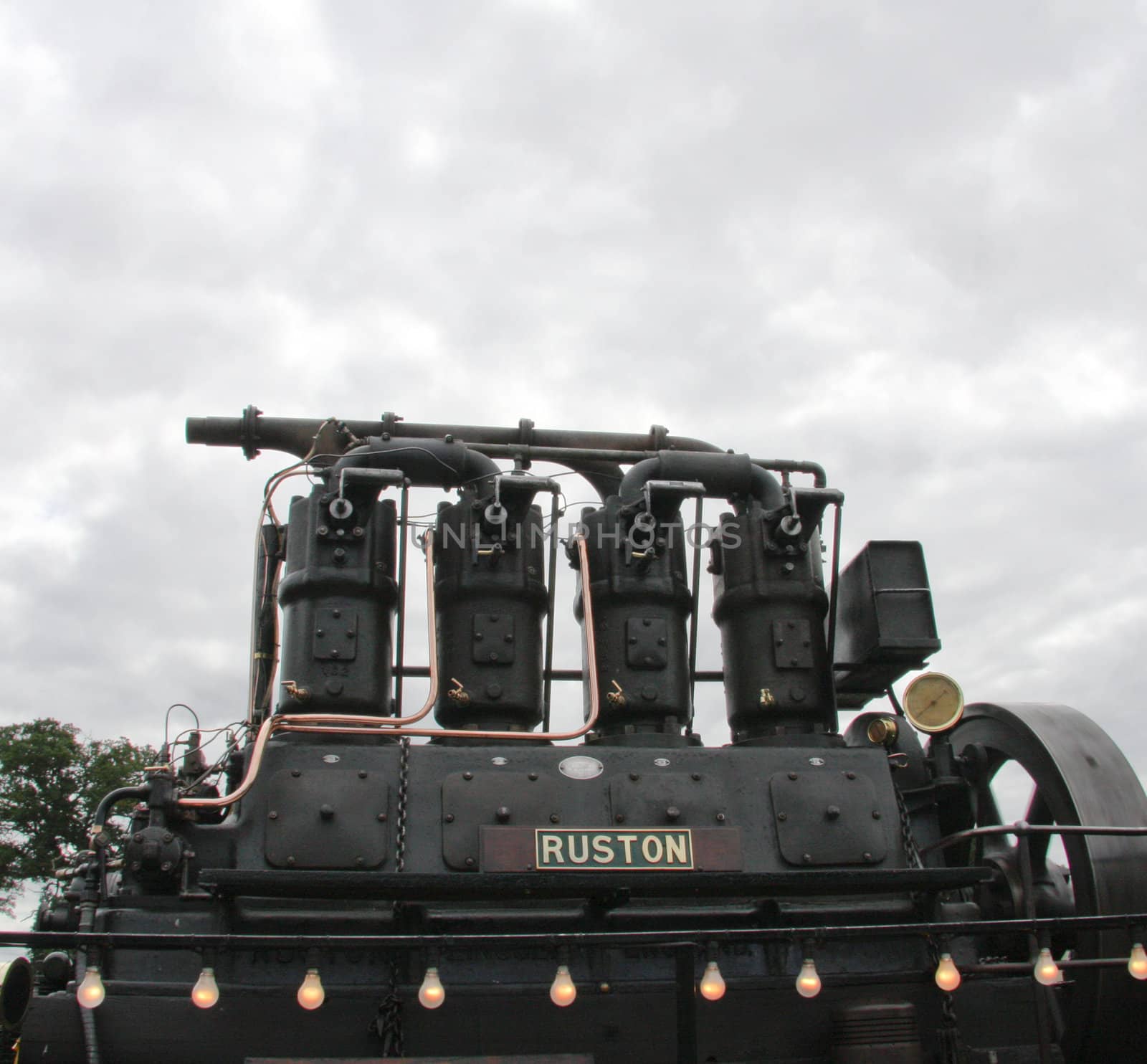 Steam driven static traction engine