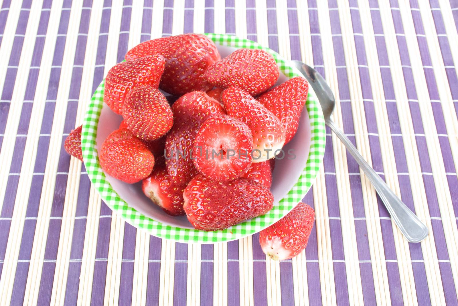 fresh strawberries by aguirre_mar