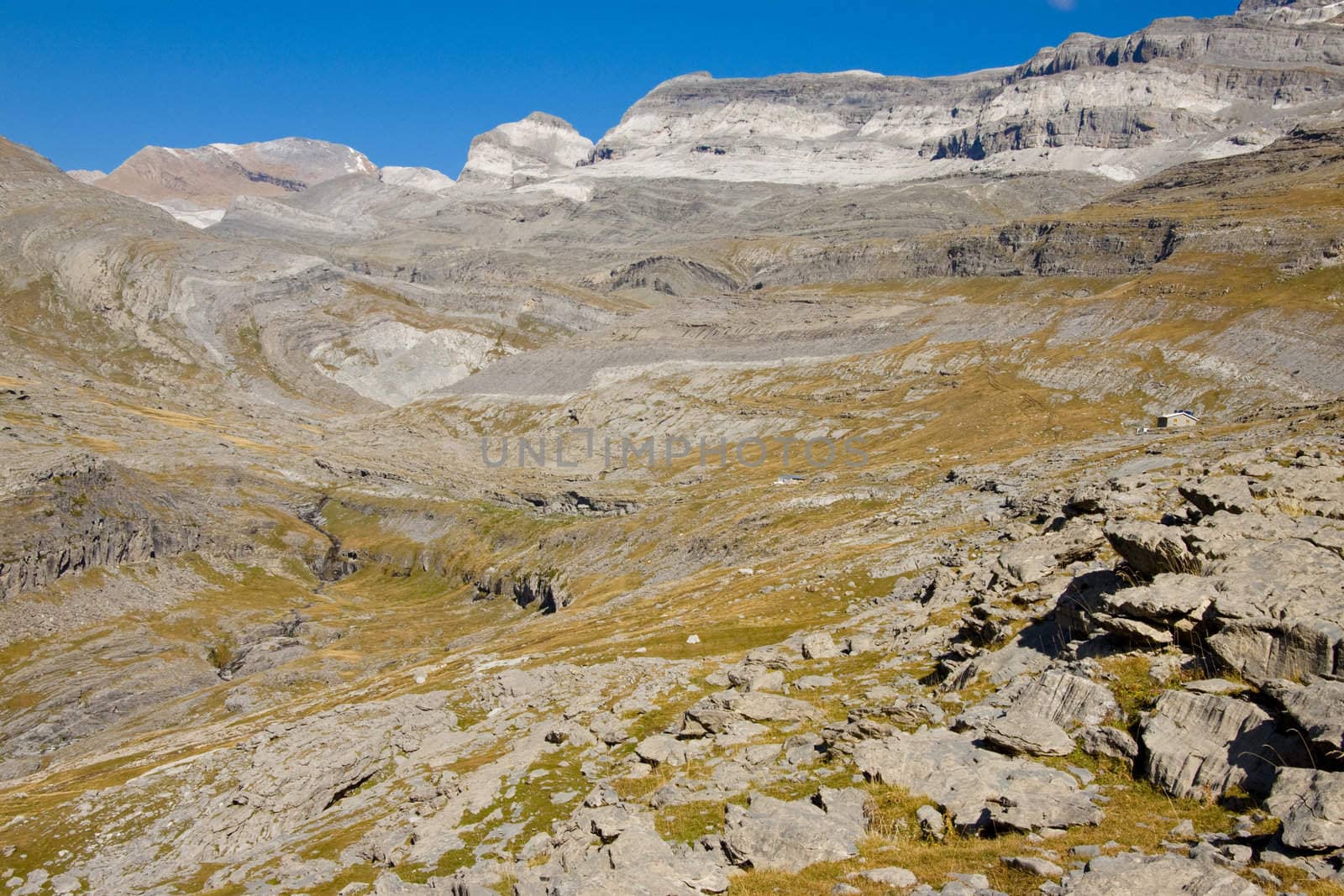 Monte Perdido massif by parys