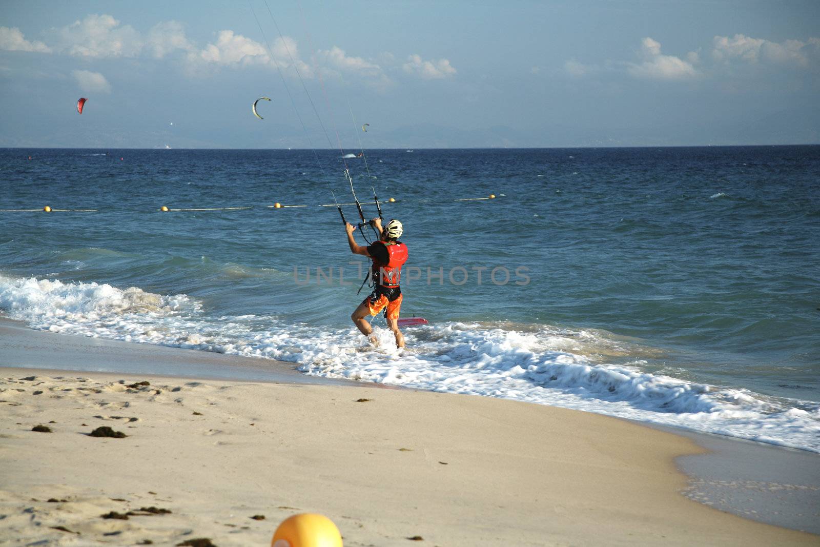 kite surfer in the beach holding the sail