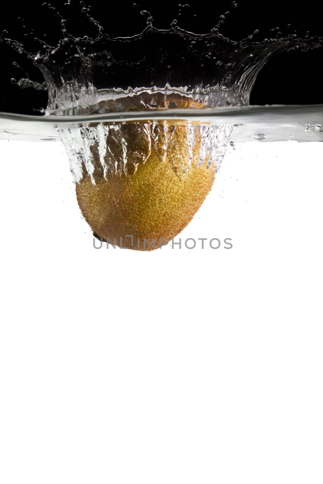 Kiwifruit thrown in water