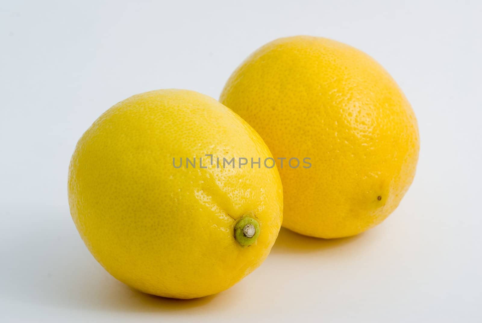 Fresh lemons by pmisak