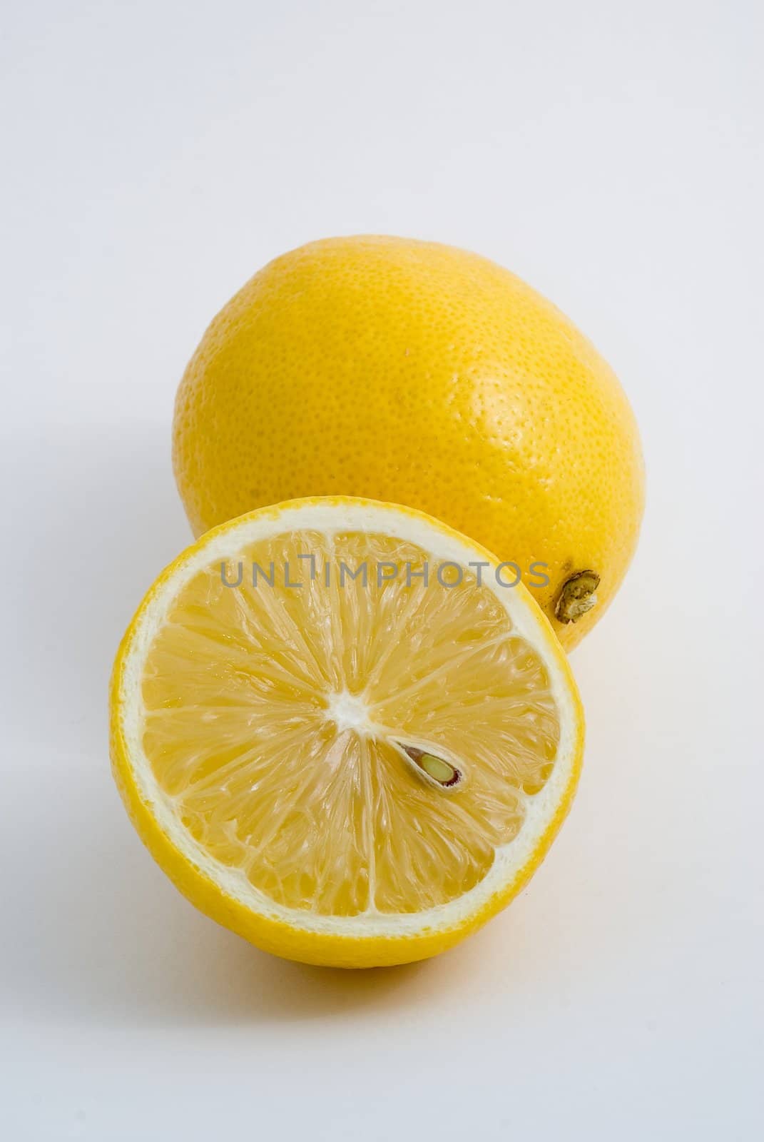 Fresh lemons by pmisak