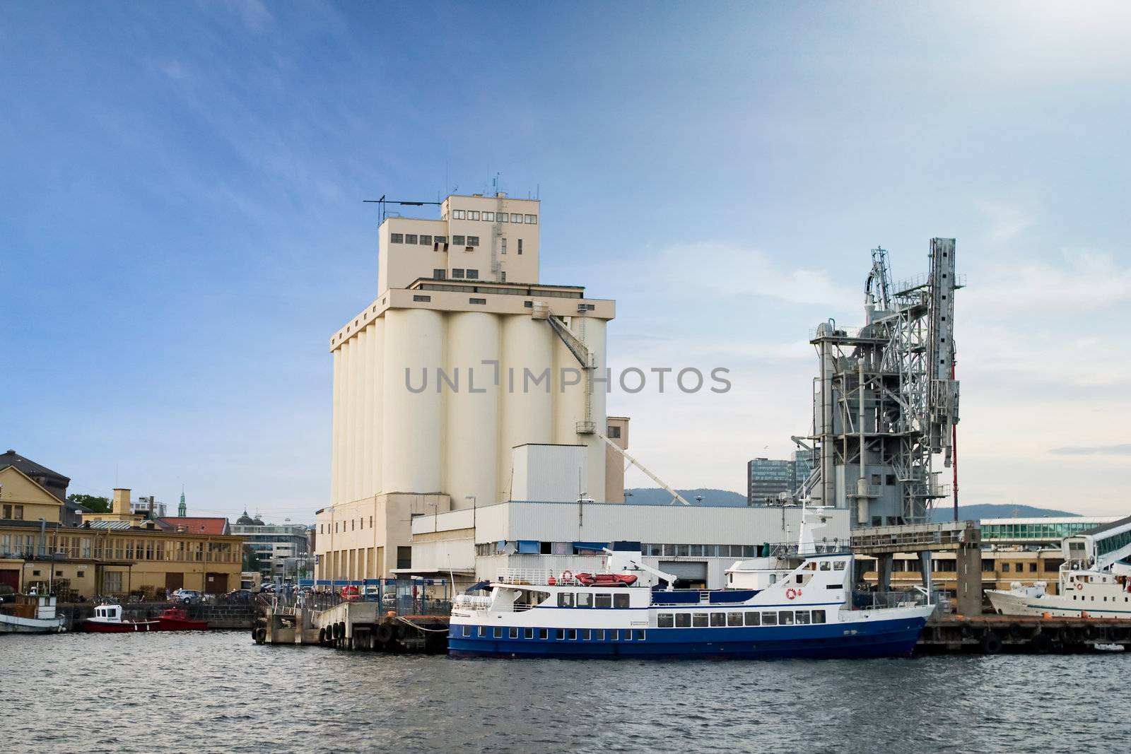 Seaside Port by leaf