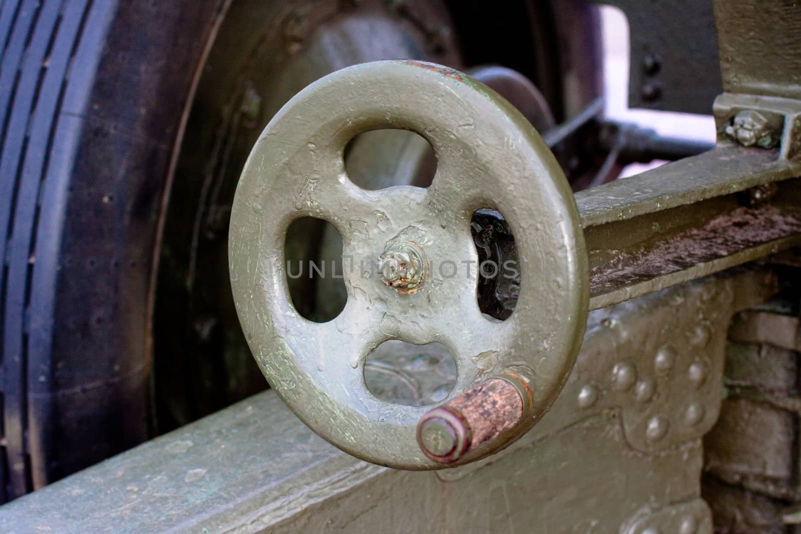 memorial main gun: detail
