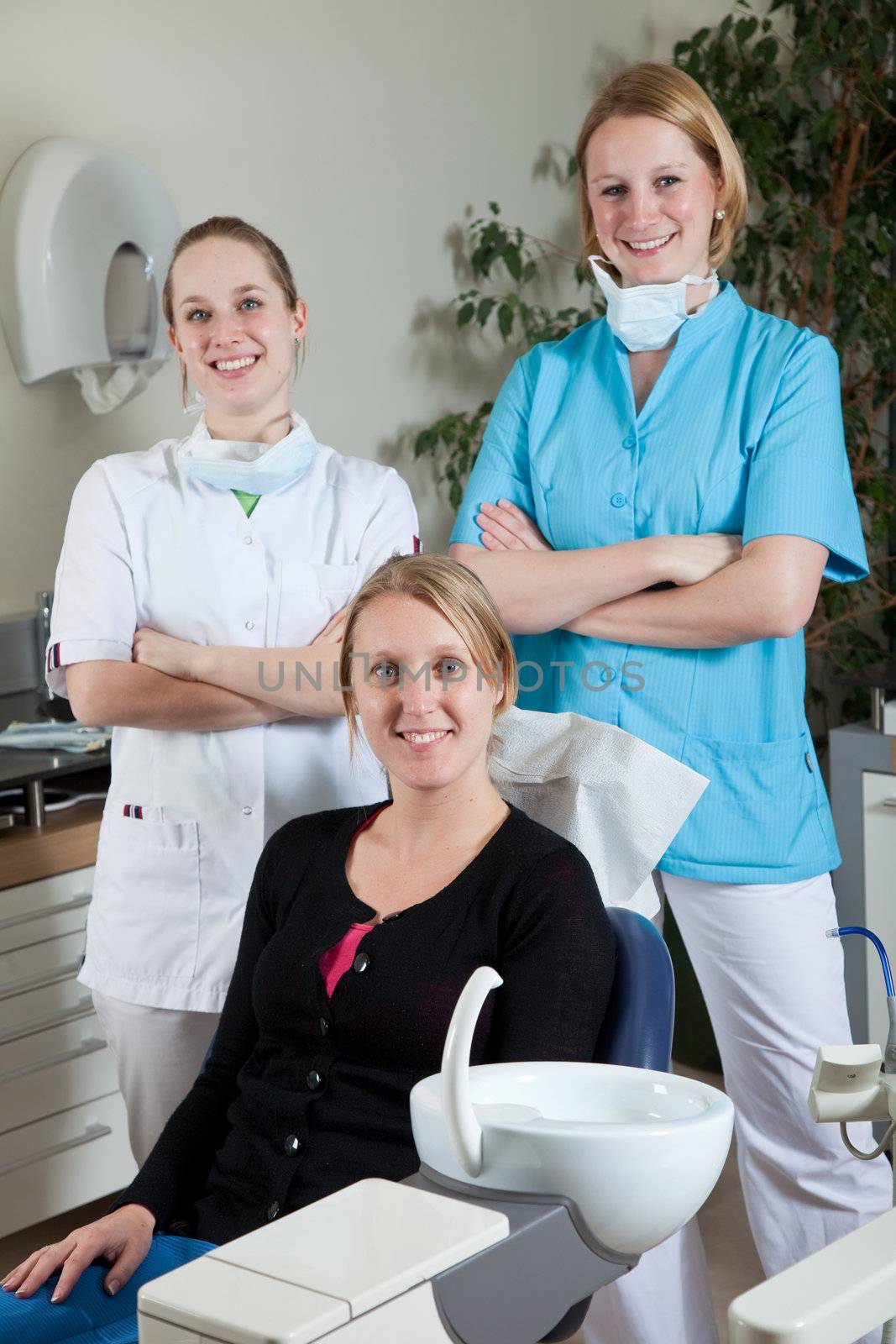 Team in the dentist office by Fotosmurf