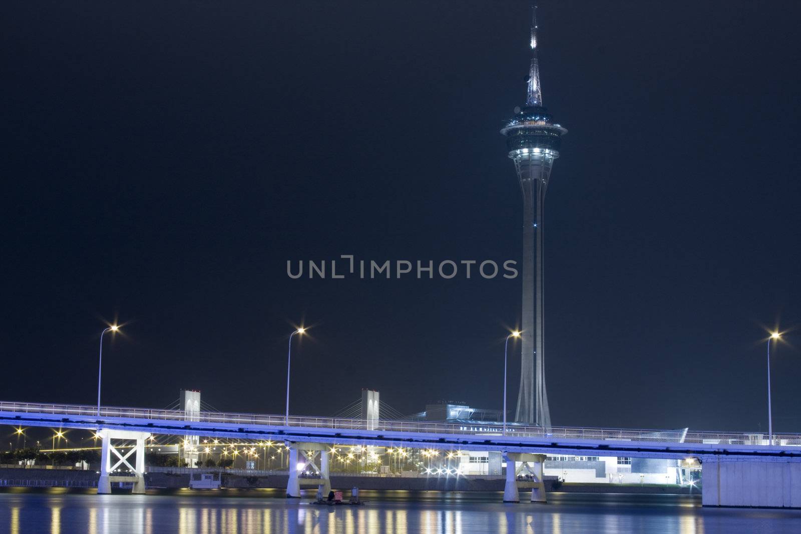 The construction scene of highrise observation level and bridge
 by cozyta