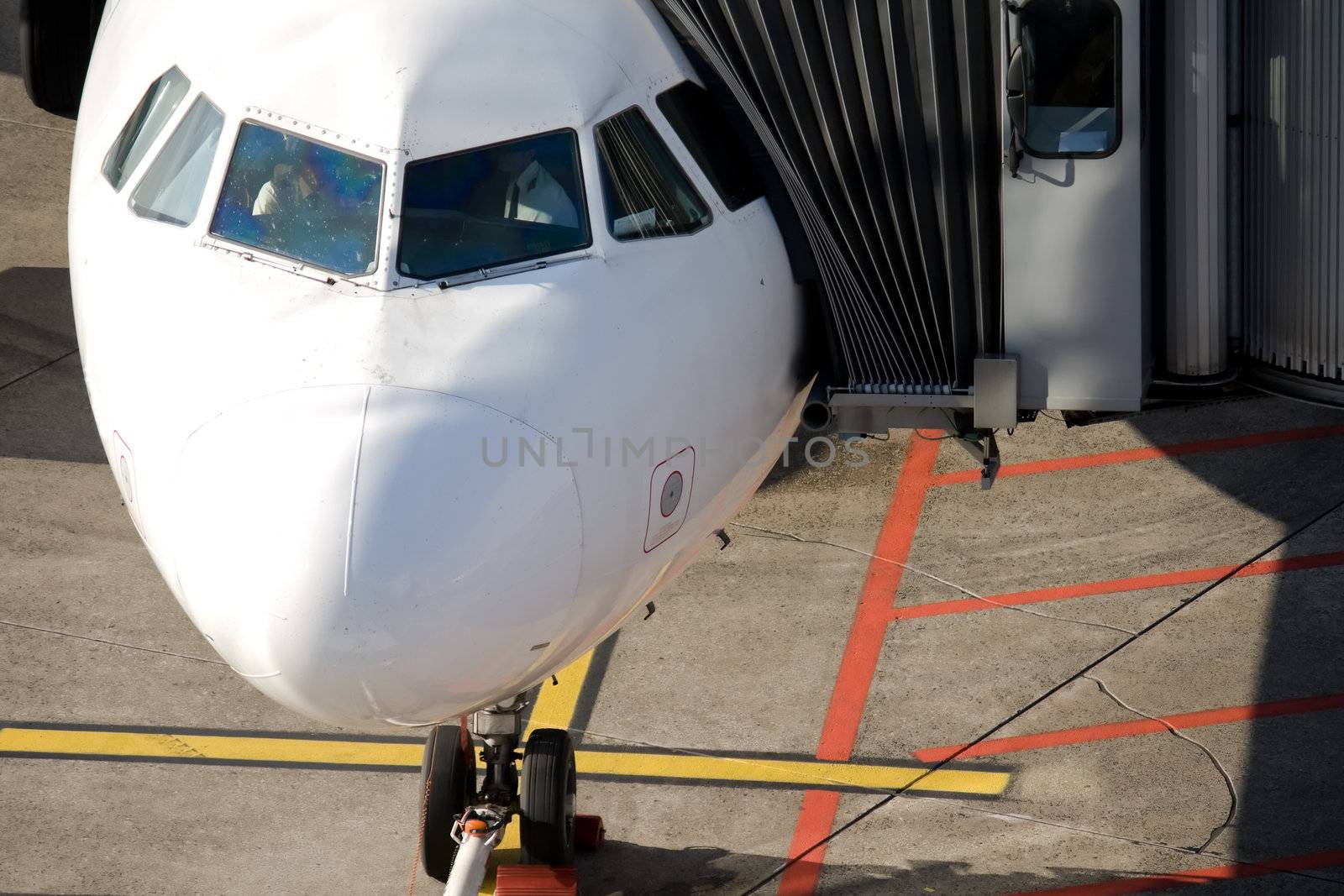 Airplane cockpit with jet bridge