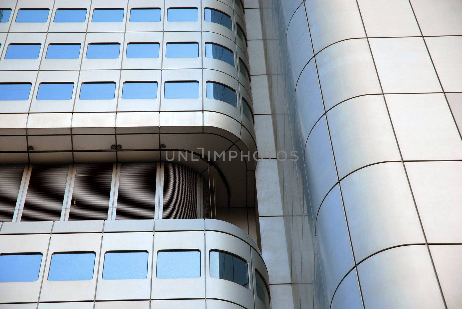 Contemporary curved skyscraper detail by cienpies