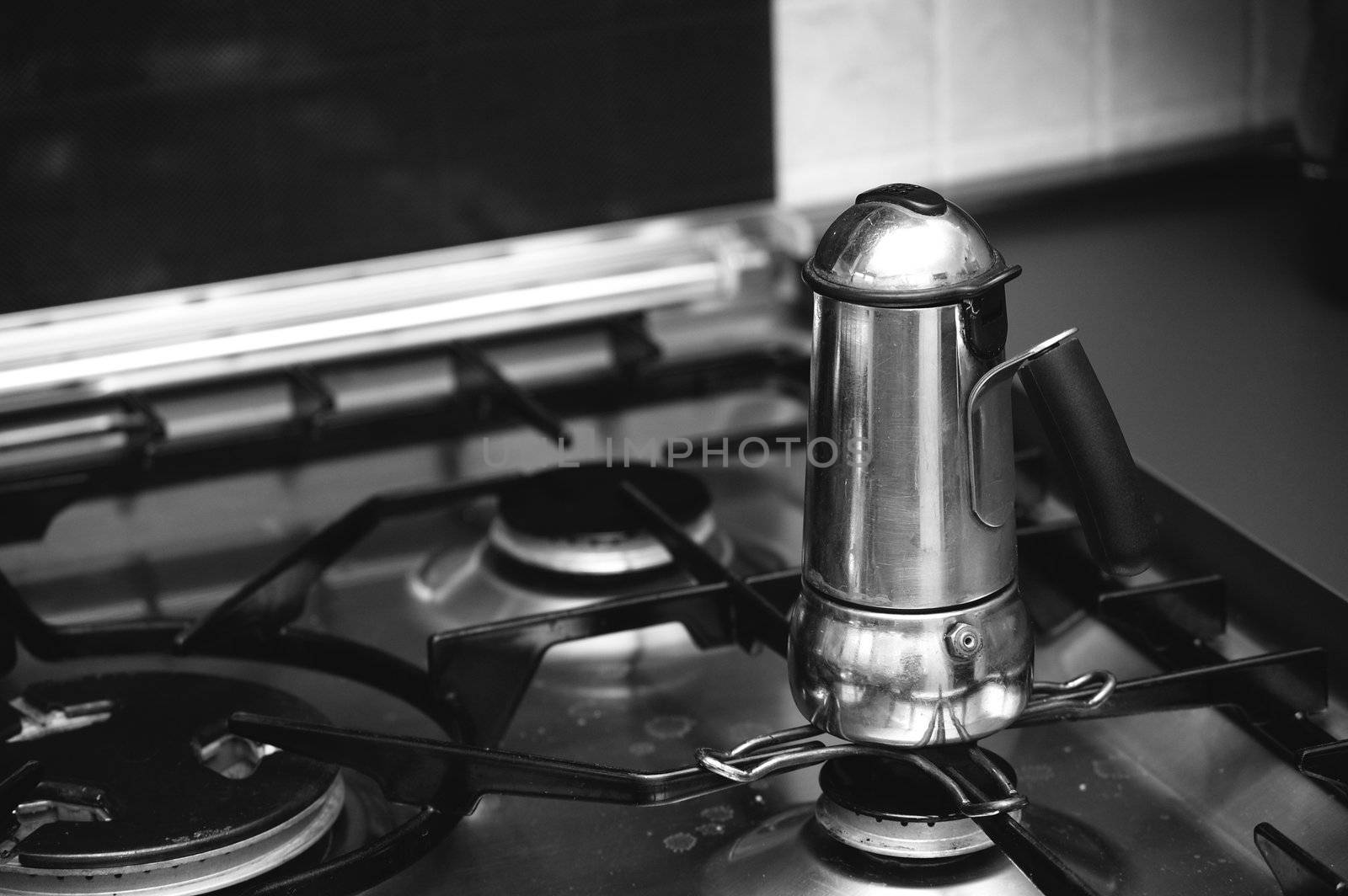 pn[6WLBKG4] making coffee, typical Italian coffee-maker, moka