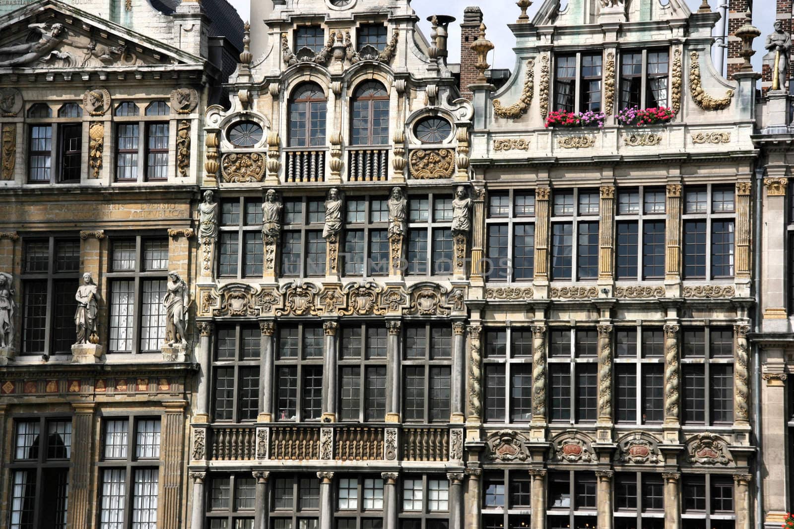 Beautiful, decorated buildings next to Grote Markt (Grand Place) in Brussel (Bruxelles)