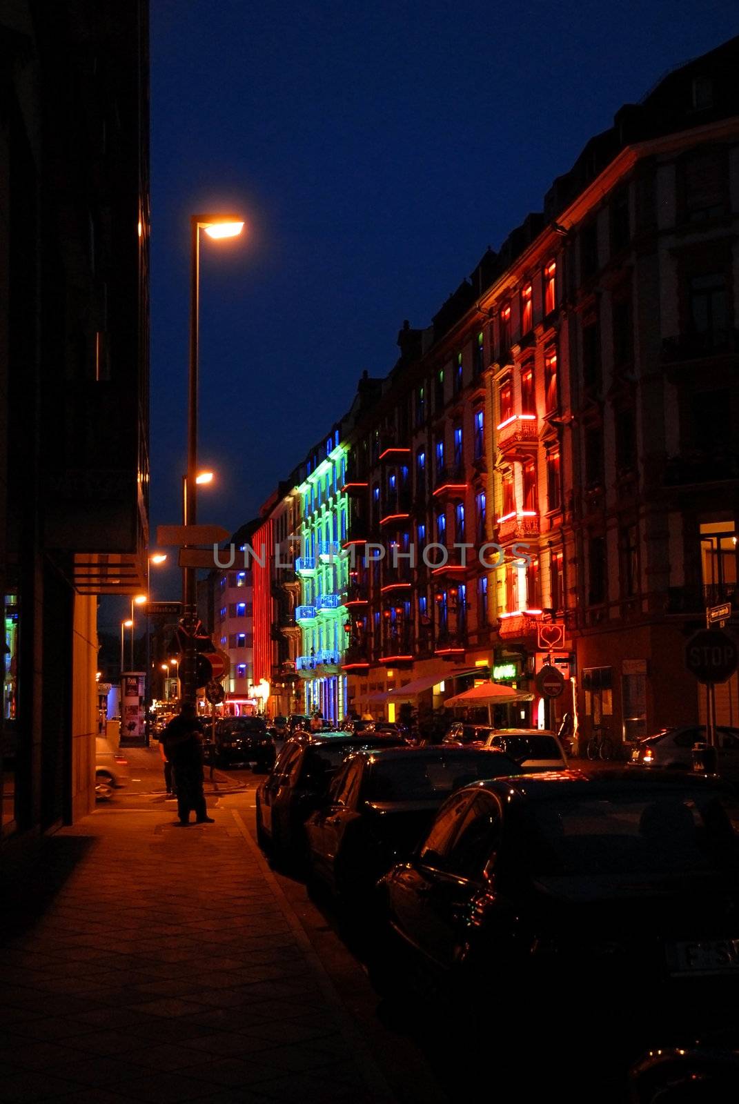 Street at night by cienpies