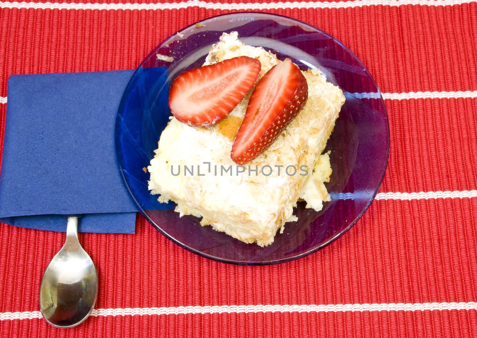 freshly baked cheese cake with organic strawberries