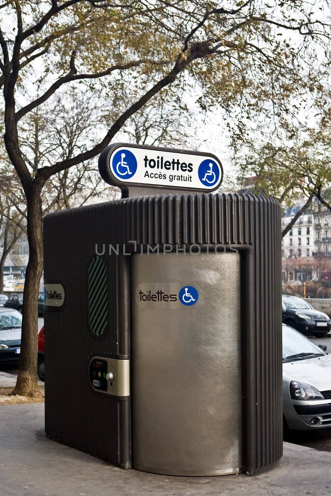 Street toilet for invalids 