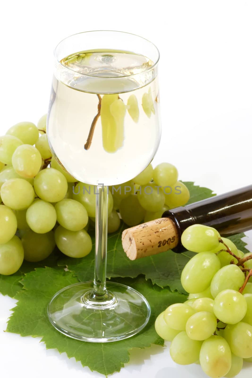 White Wine with Grapes by Teamarbeit