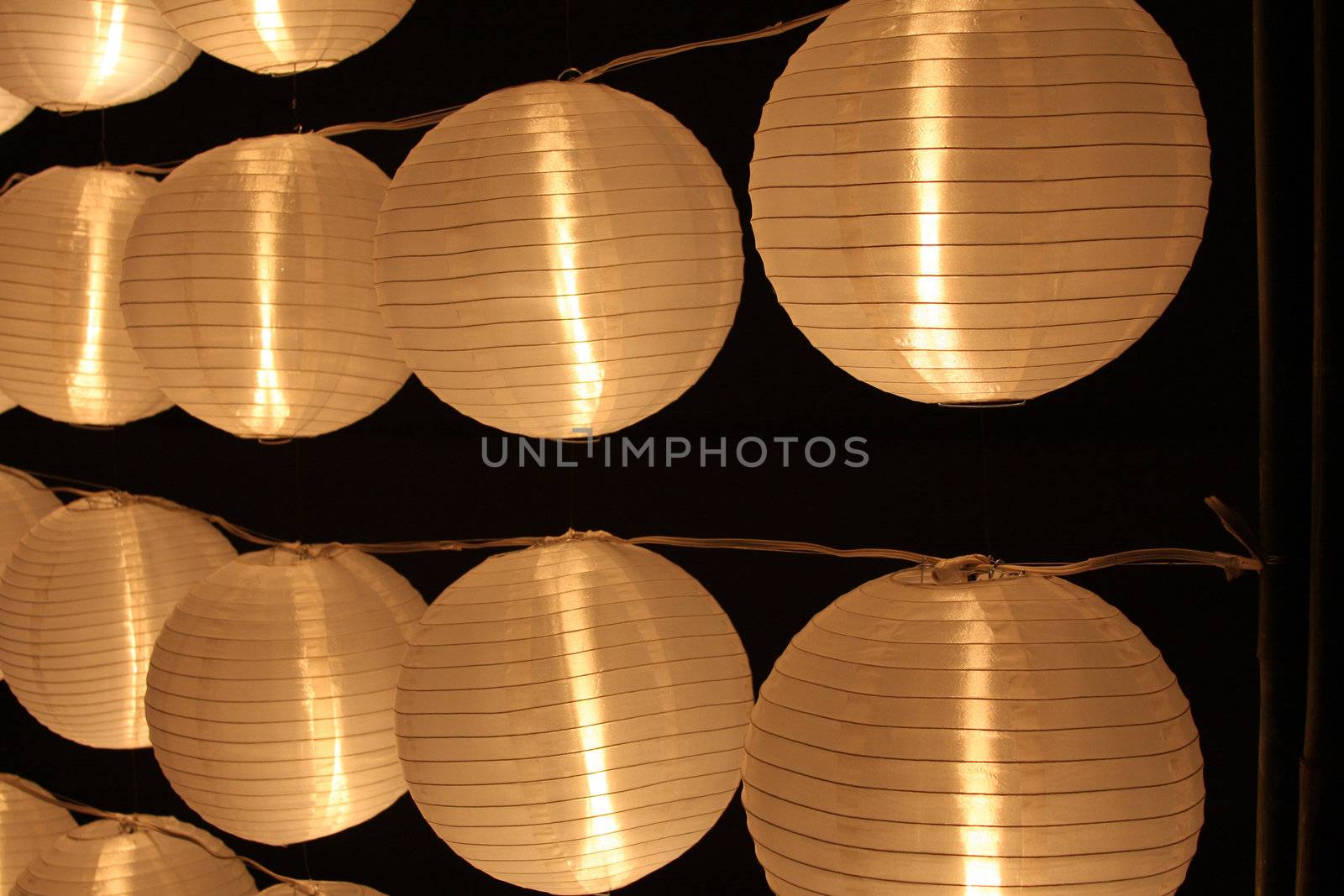 Japanese lanterns by LuBueno