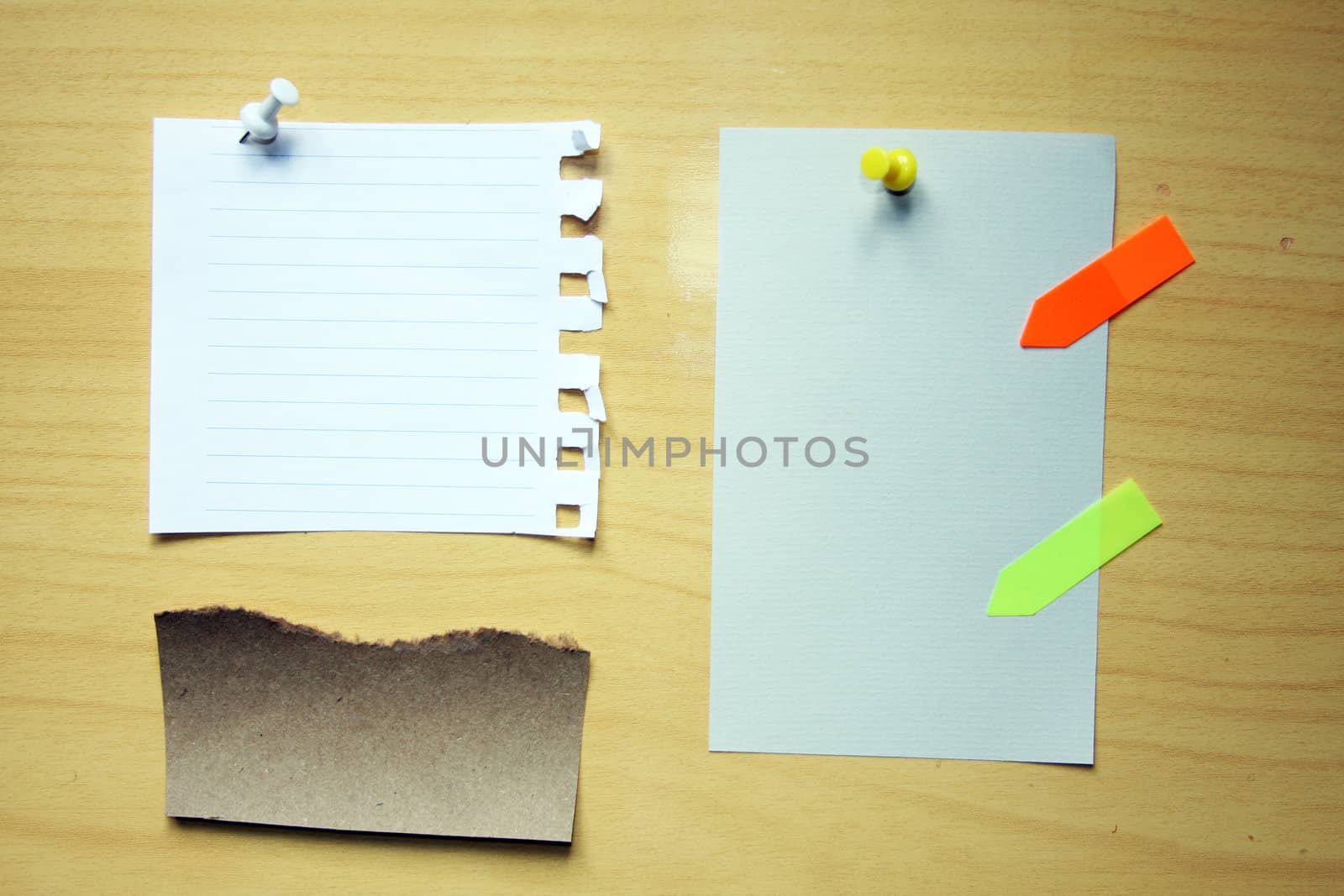 wooden cardboard with blank note paper