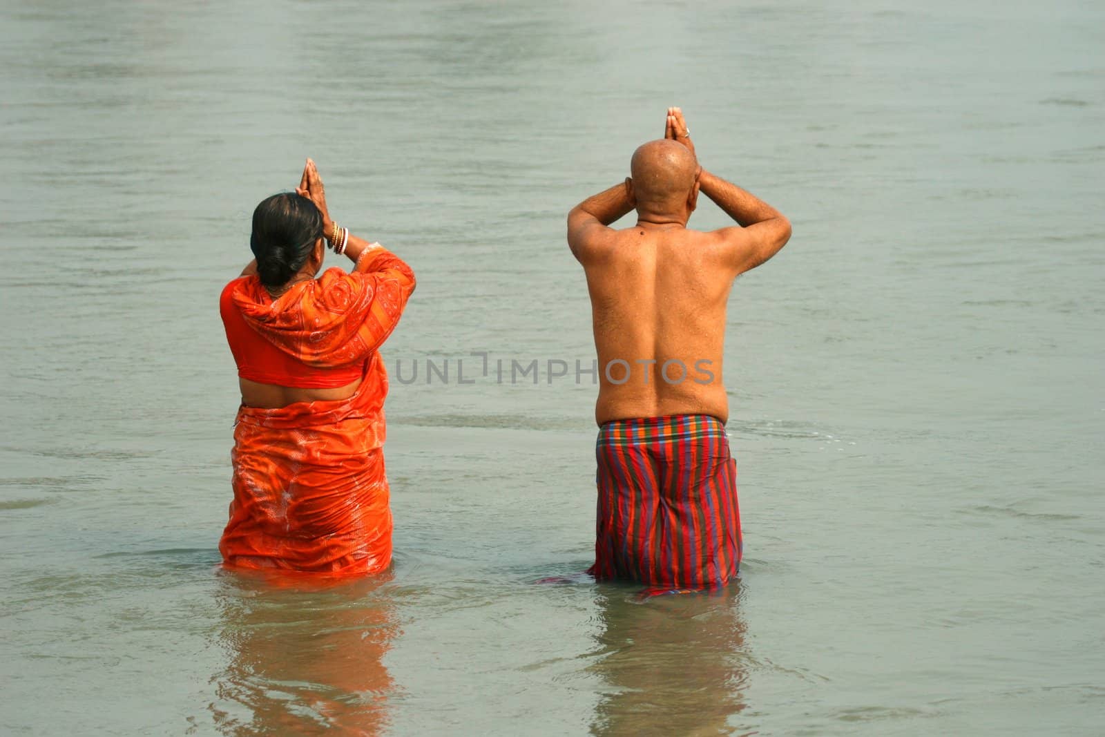 Two hindu prayers at the confluence of the Ganges and Yamuna rivers 