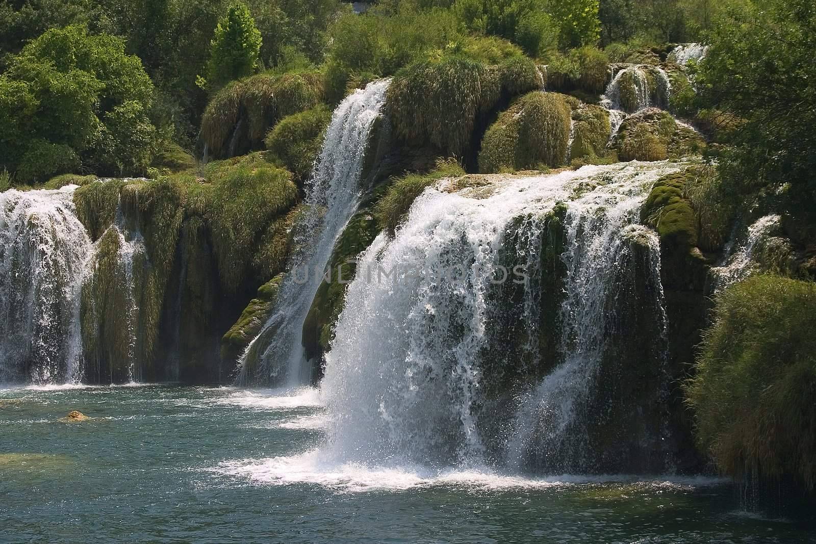 Waterfall by miradrozdowski