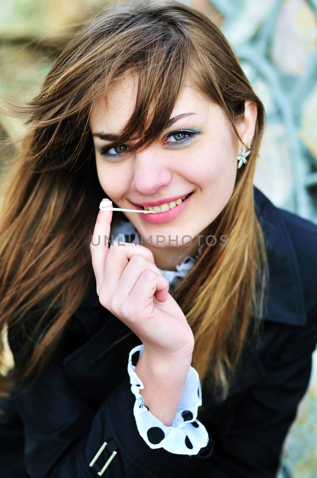 portraut of teen girl with chewing gum