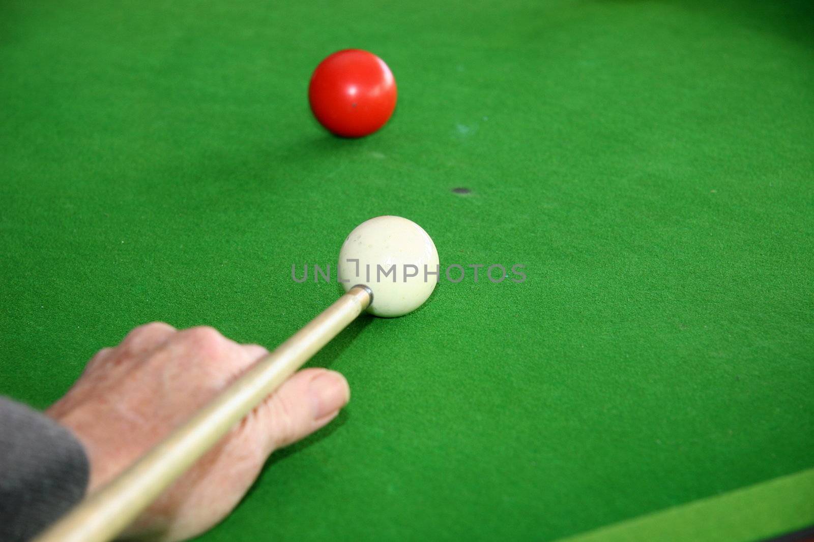 cueing the white ball by leafy
