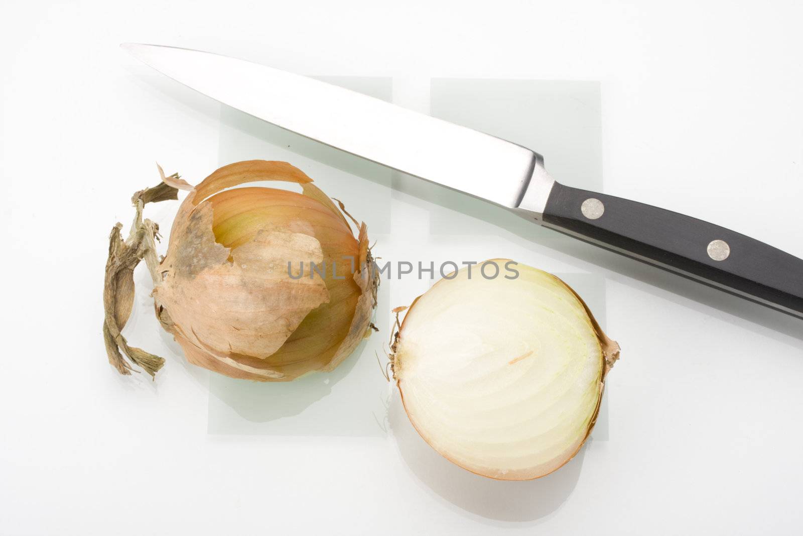 sliced onion and a knife on a chopping board