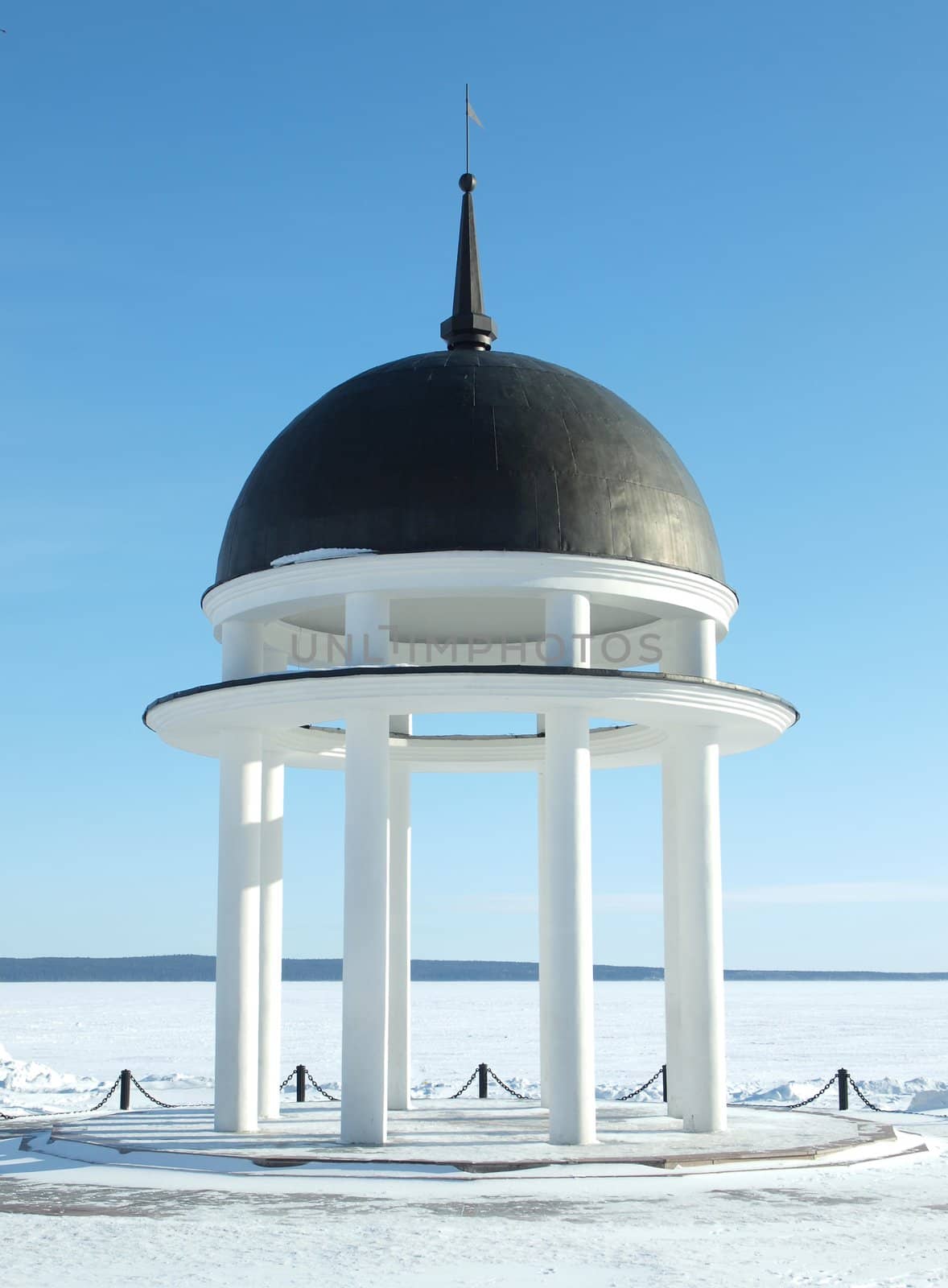 Rotunda in Petrozavodsk. Embankment of Onega Sea.        