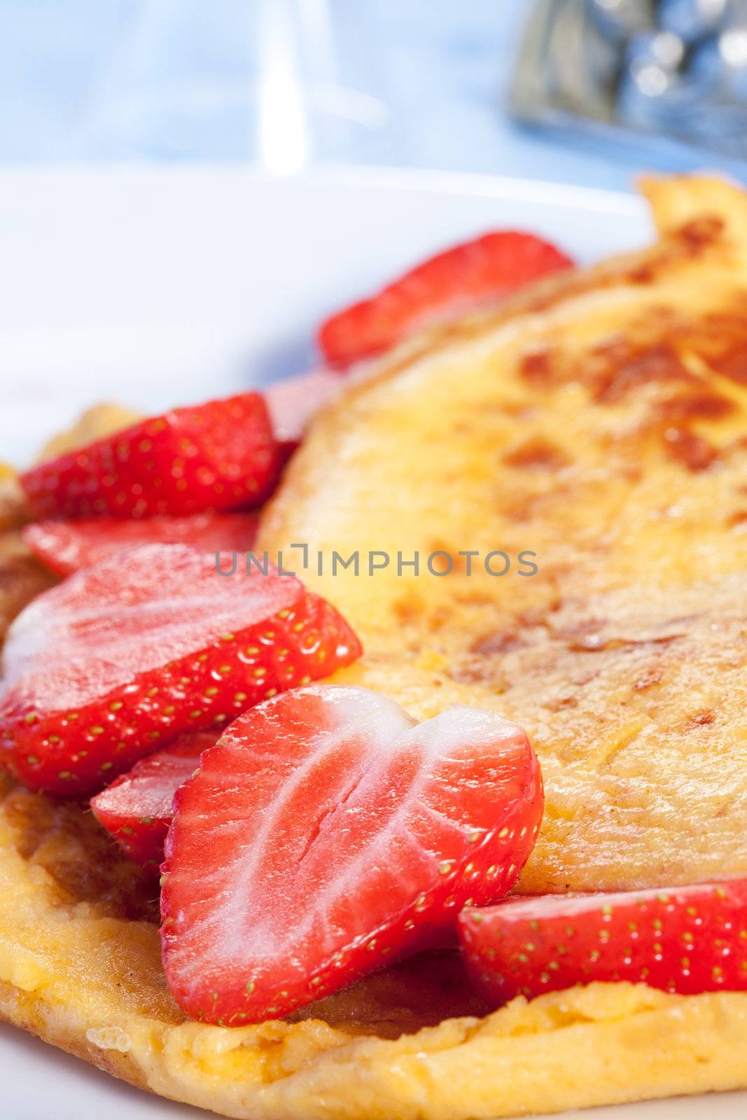 Strawberry omelette by Gravicapa